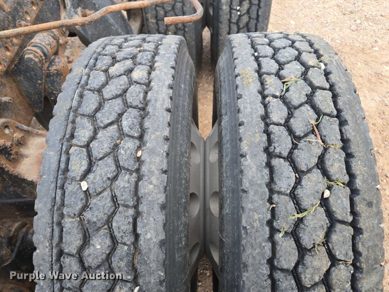 image for item DT4544 2001 Freightliner FLD semi truck