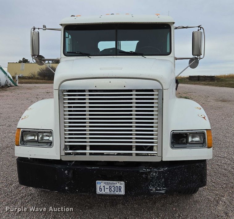 image for item DT4545 2001 Freightliner FLD112 semi truck