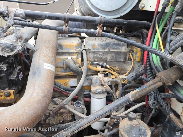 image for item DT4545 2001 Freightliner FLD112 semi truck