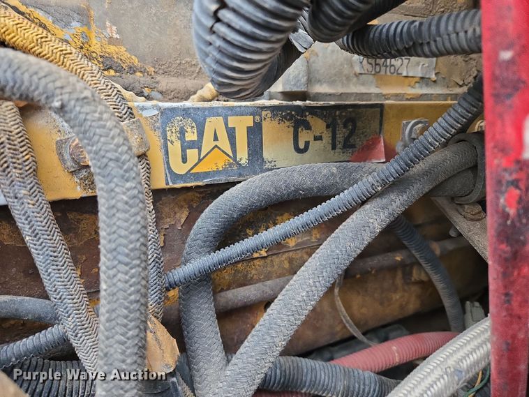 image for item DT4545 2001 Freightliner FLD112 semi truck