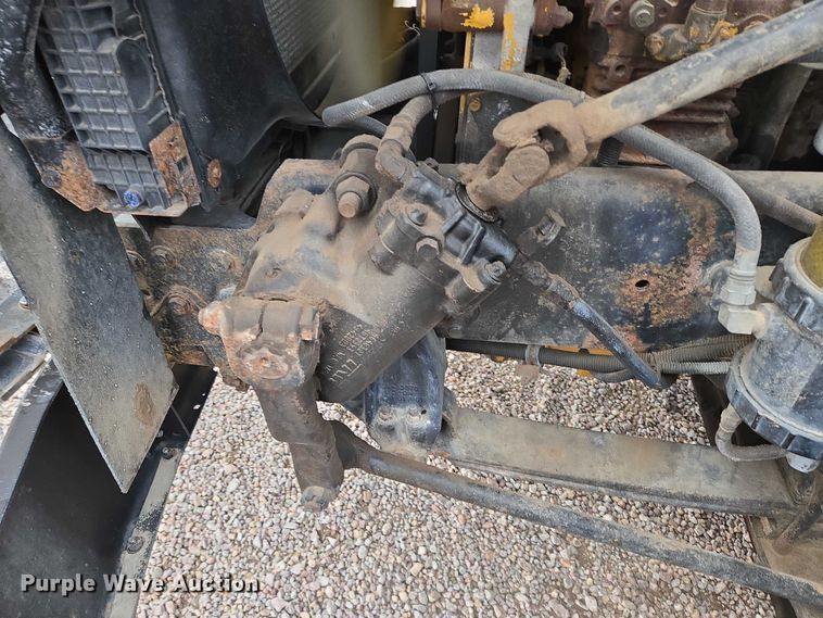 image for item DT4545 2001 Freightliner FLD112 semi truck