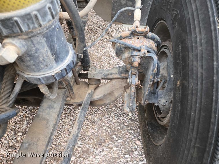 image for item DT4545 2001 Freightliner FLD112 semi truck