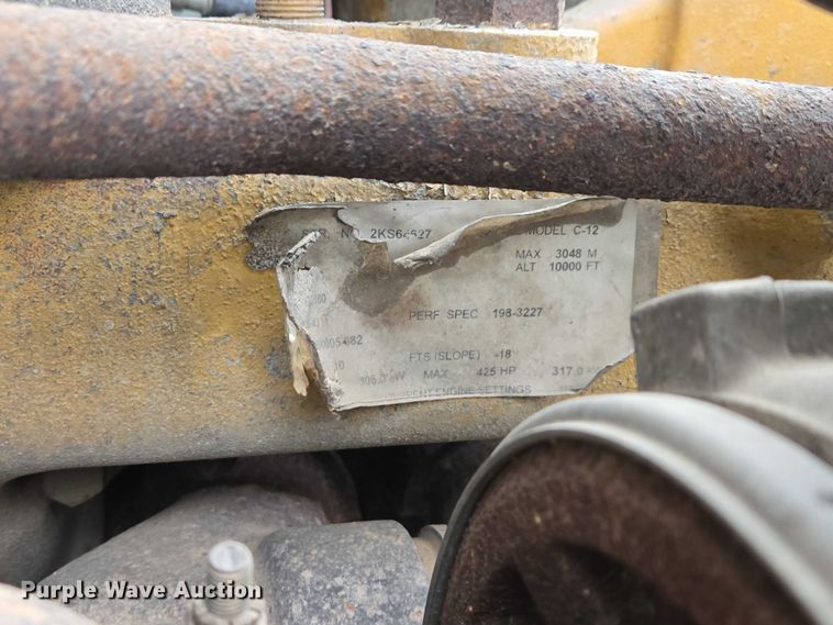 image for item DT4545 2001 Freightliner FLD112 semi truck