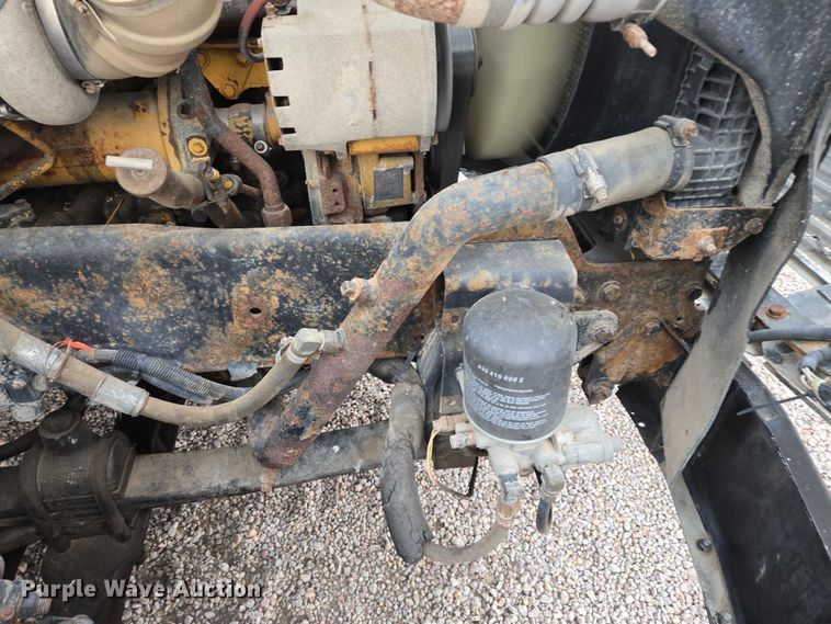 image for item DT4545 2001 Freightliner FLD112 semi truck