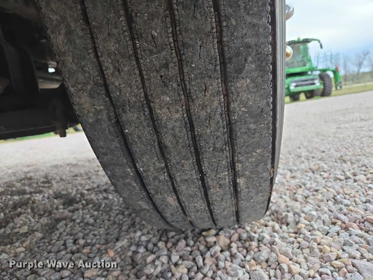 image for item DT4545 2001 Freightliner FLD112 semi truck