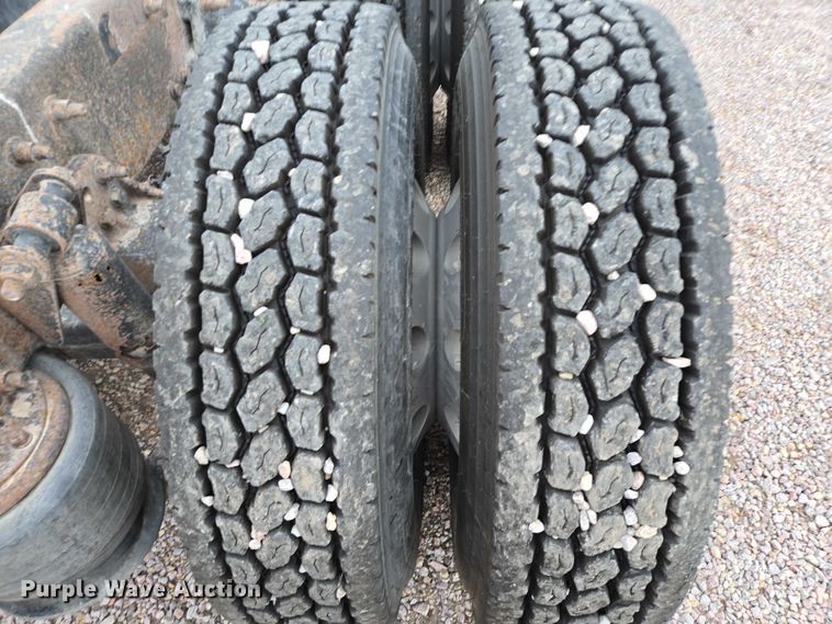 image for item DT4545 2001 Freightliner FLD112 semi truck