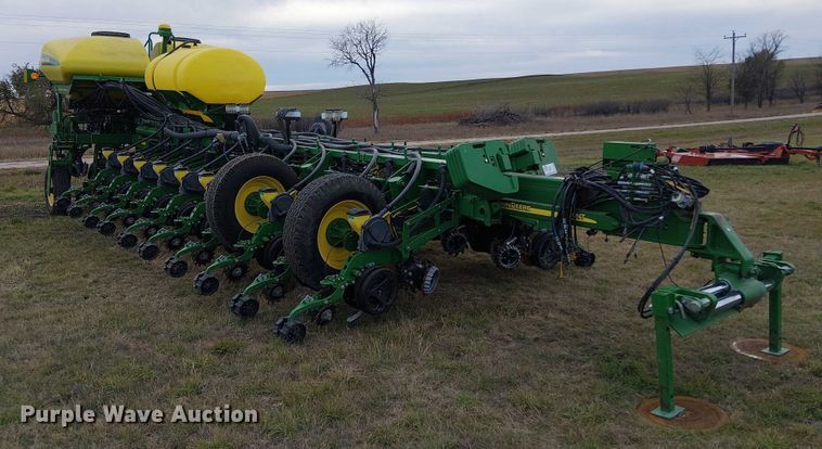 image for item DT4548 2011 John Deere 1770NT no-till planter