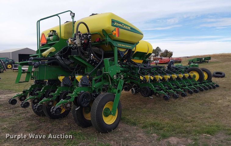 image for item DT4548 2011 John Deere 1770NT no-till planter