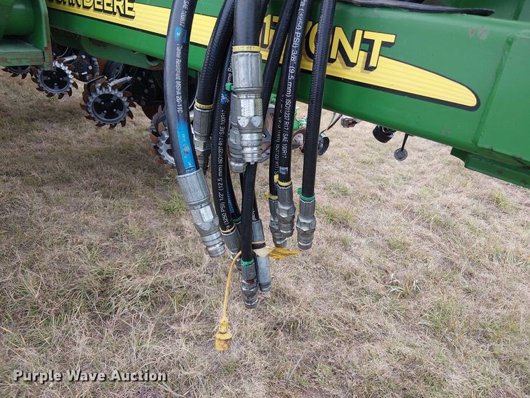 image for item DT4548 2011 John Deere 1770NT no-till planter