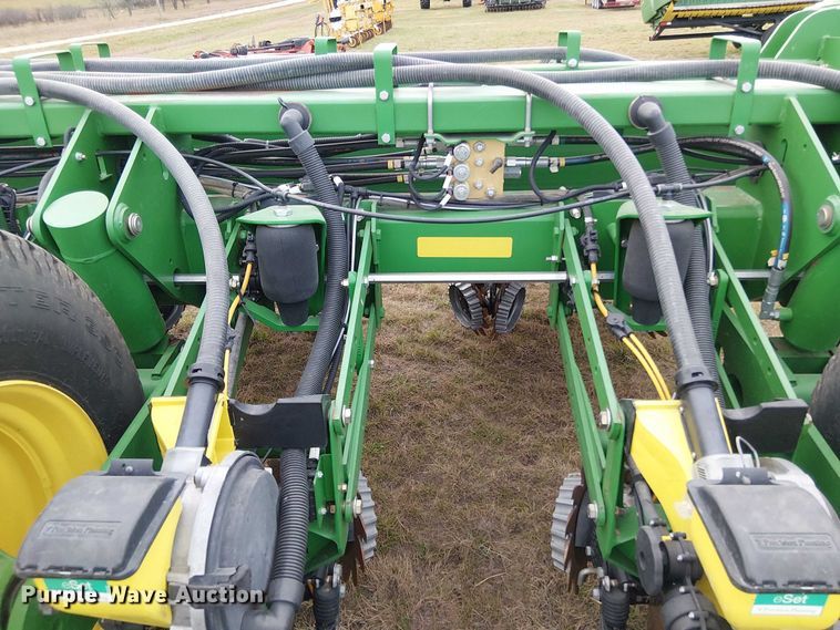 image for item DT4548 2011 John Deere 1770NT no-till planter