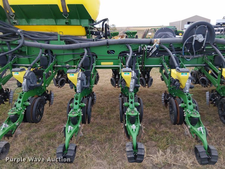 image for item DT4548 2011 John Deere 1770NT no-till planter