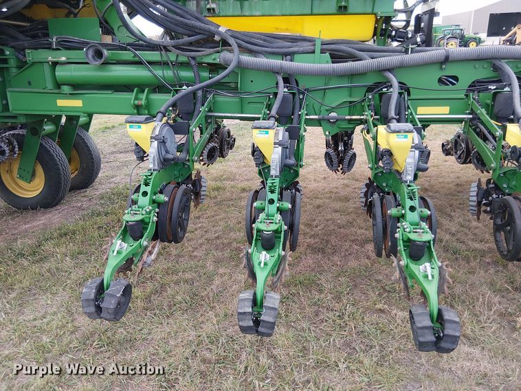 image for item DT4548 2011 John Deere 1770NT no-till planter