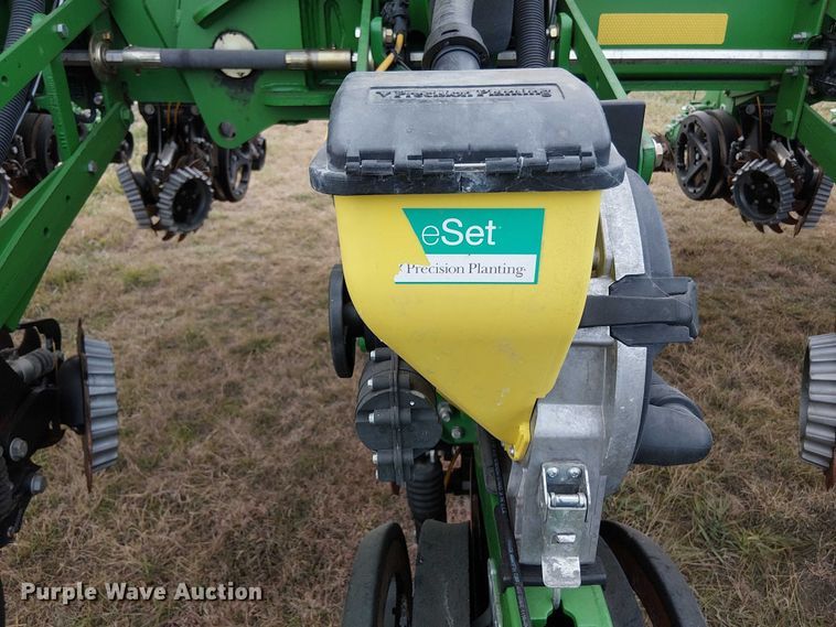 image for item DT4548 2011 John Deere 1770NT no-till planter