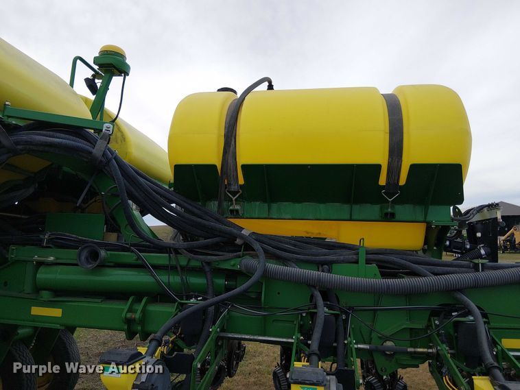 image for item DT4548 2011 John Deere 1770NT no-till planter