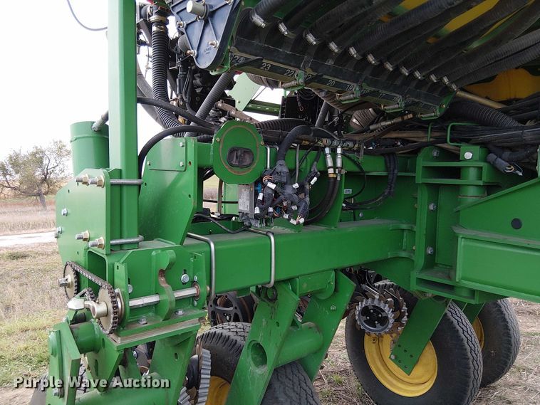 image for item DT4548 2011 John Deere 1770NT no-till planter