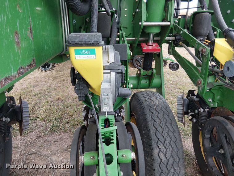 image for item DT4548 2011 John Deere 1770NT no-till planter