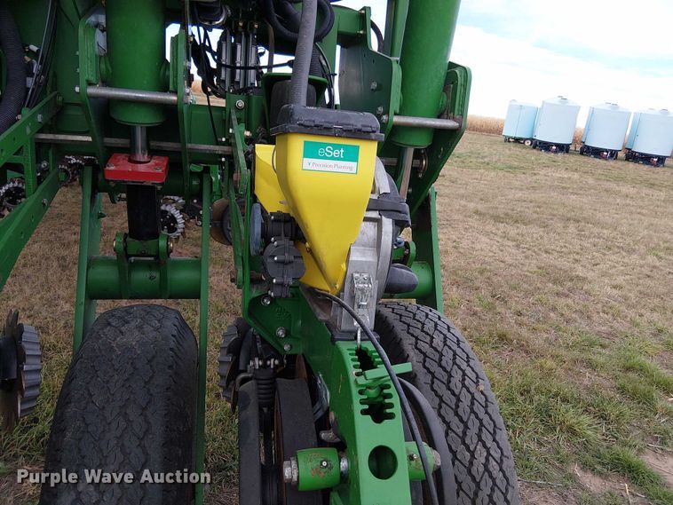 image for item DT4548 2011 John Deere 1770NT no-till planter