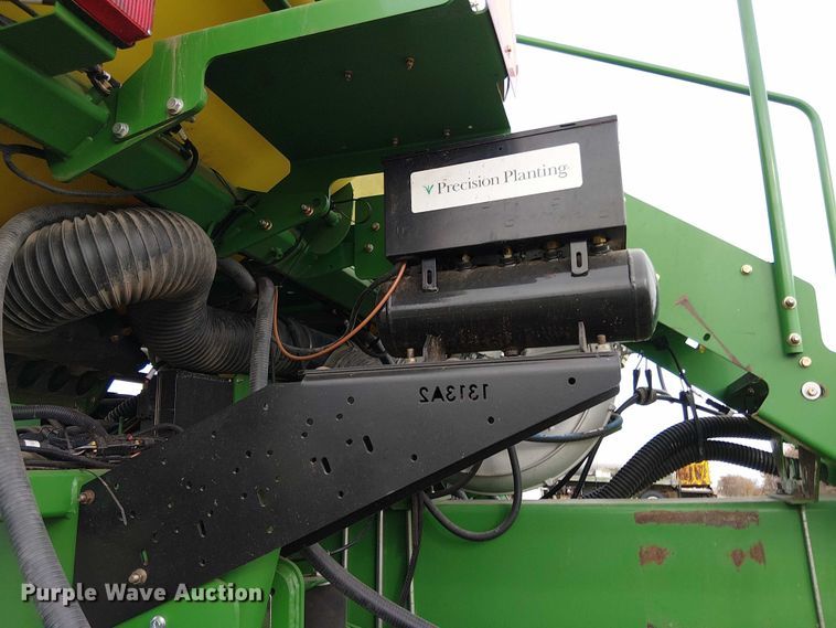 image for item DT4548 2011 John Deere 1770NT no-till planter