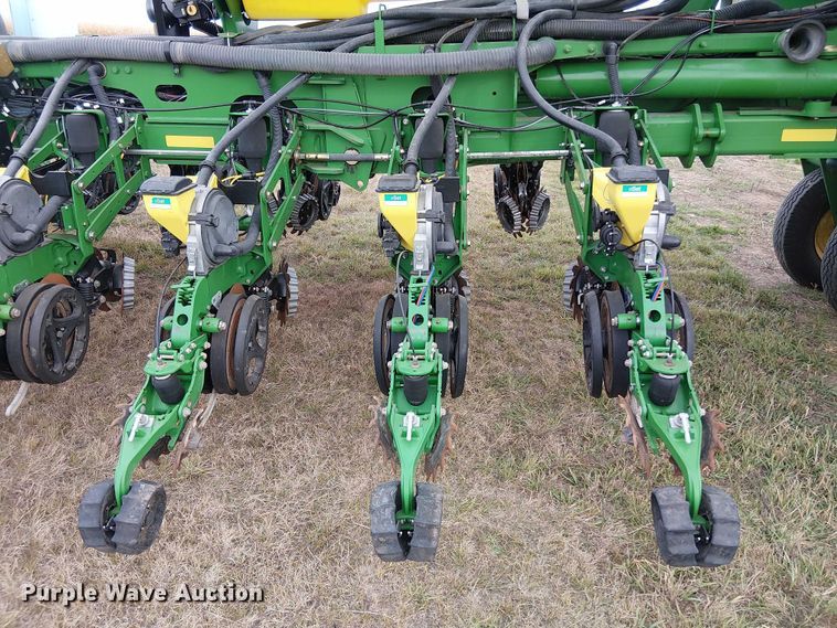 image for item DT4548 2011 John Deere 1770NT no-till planter