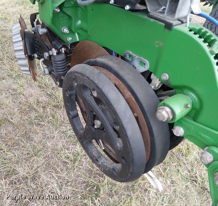 image for item DT4548 2011 John Deere 1770NT no-till planter