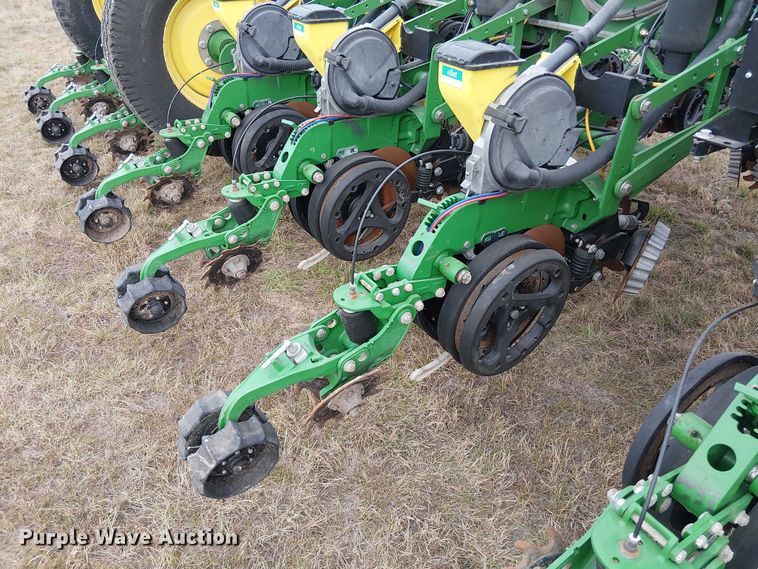 image for item DT4548 2011 John Deere 1770NT no-till planter