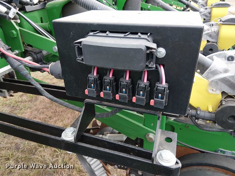 image for item DT4548 2011 John Deere 1770NT no-till planter