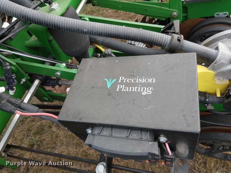 image for item DT4548 2011 John Deere 1770NT no-till planter