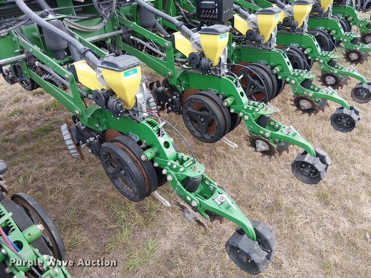 image for item DT4548 2011 John Deere 1770NT no-till planter