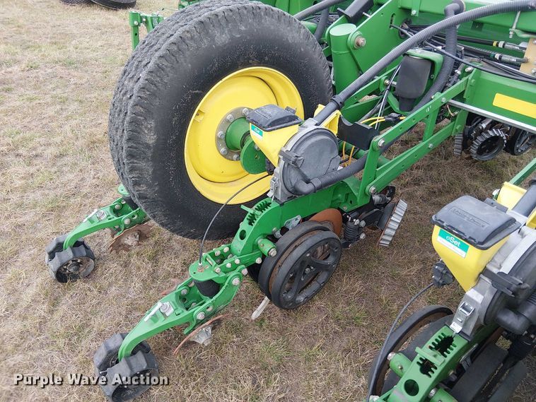 image for item DT4548 2011 John Deere 1770NT no-till planter