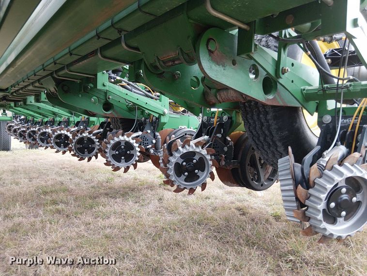 image for item DT4548 2011 John Deere 1770NT no-till planter