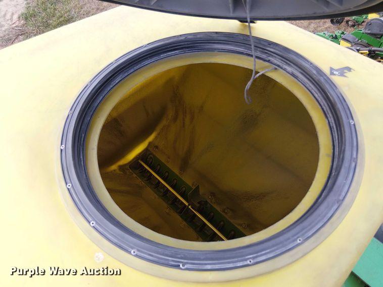 image for item DT4548 2011 John Deere 1770NT no-till planter