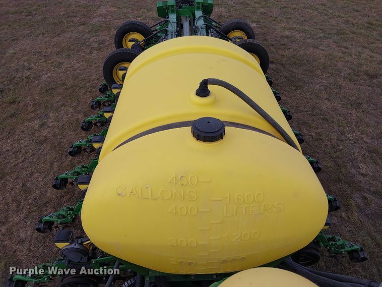 image for item DT4548 2011 John Deere 1770NT no-till planter