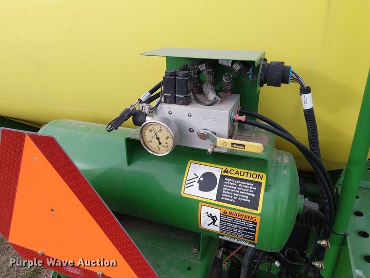 image for item DT4548 2011 John Deere 1770NT no-till planter