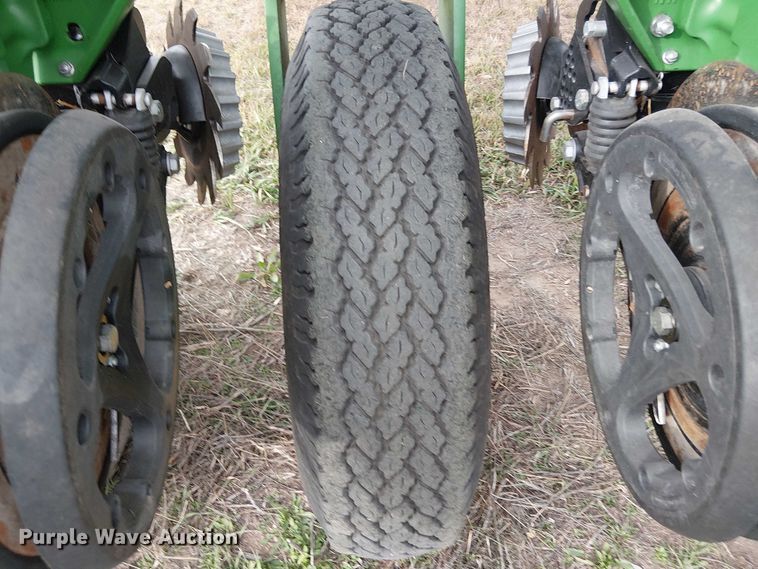 image for item DT4548 2011 John Deere 1770NT no-till planter