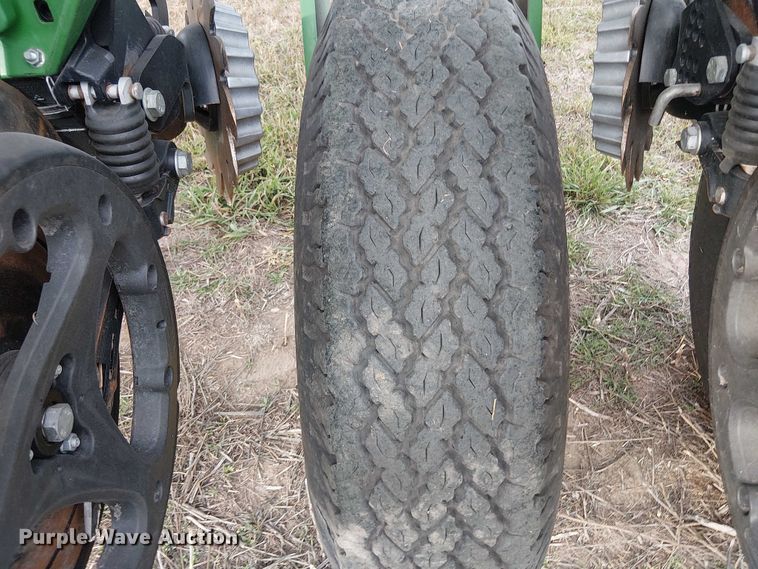 image for item DT4548 2011 John Deere 1770NT no-till planter