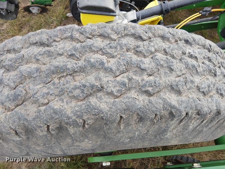 image for item DT4548 2011 John Deere 1770NT no-till planter