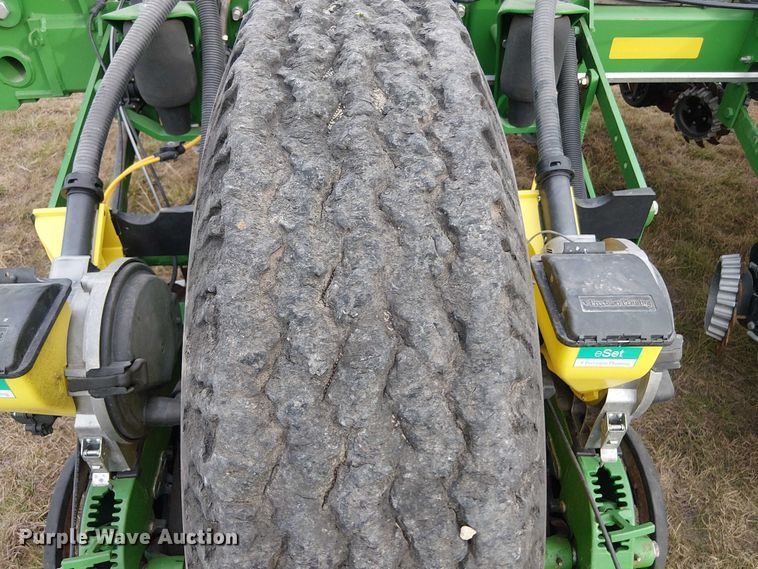 image for item DT4548 2011 John Deere 1770NT no-till planter