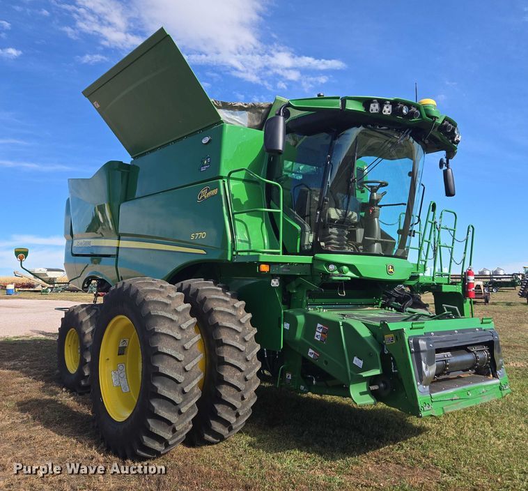 image for item DT4550 2022 John Deere S770 STS combine
