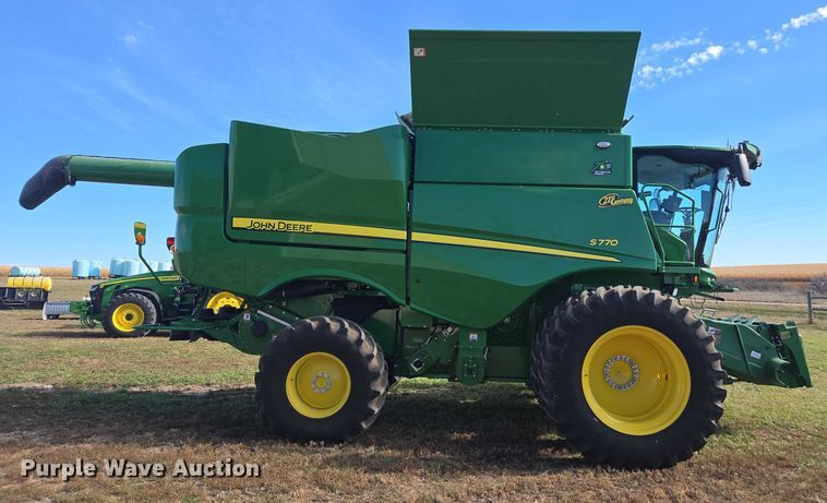 image for item DT4550 2022 John Deere S770 STS combine