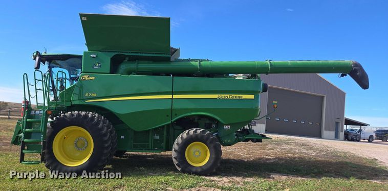 image for item DT4550 2022 John Deere S770 STS combine
