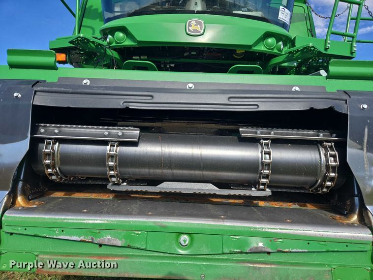 image for item DT4550 2022 John Deere S770 STS combine
