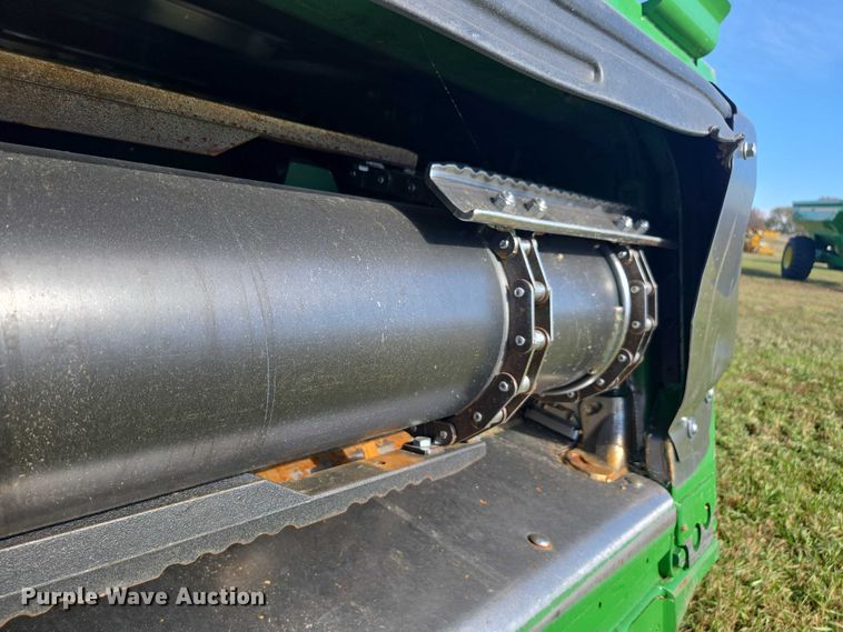 image for item DT4550 2022 John Deere S770 STS combine