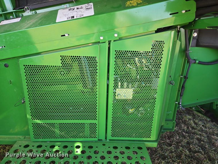 image for item DT4550 2022 John Deere S770 STS combine