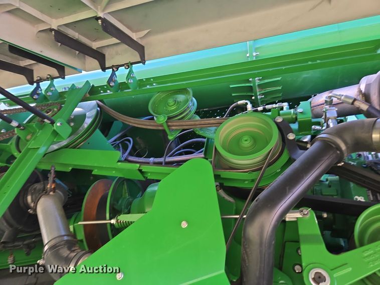 image for item DT4550 2022 John Deere S770 STS combine