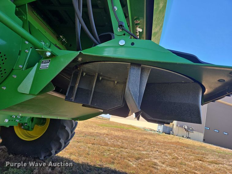 image for item DT4550 2022 John Deere S770 STS combine