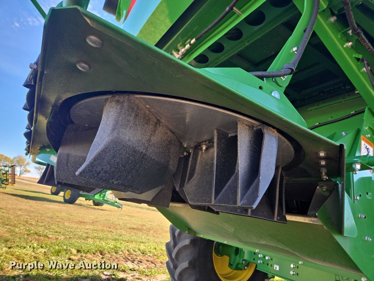 image for item DT4550 2022 John Deere S770 STS combine