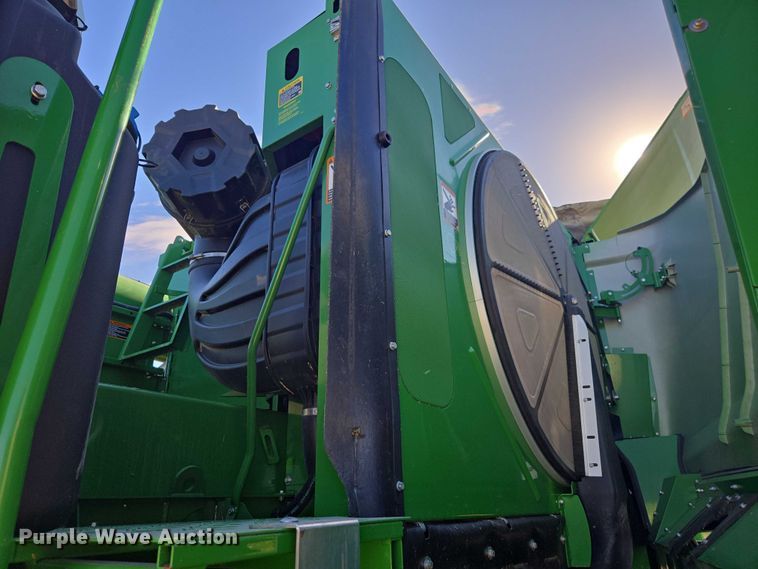 image for item DT4550 2022 John Deere S770 STS combine