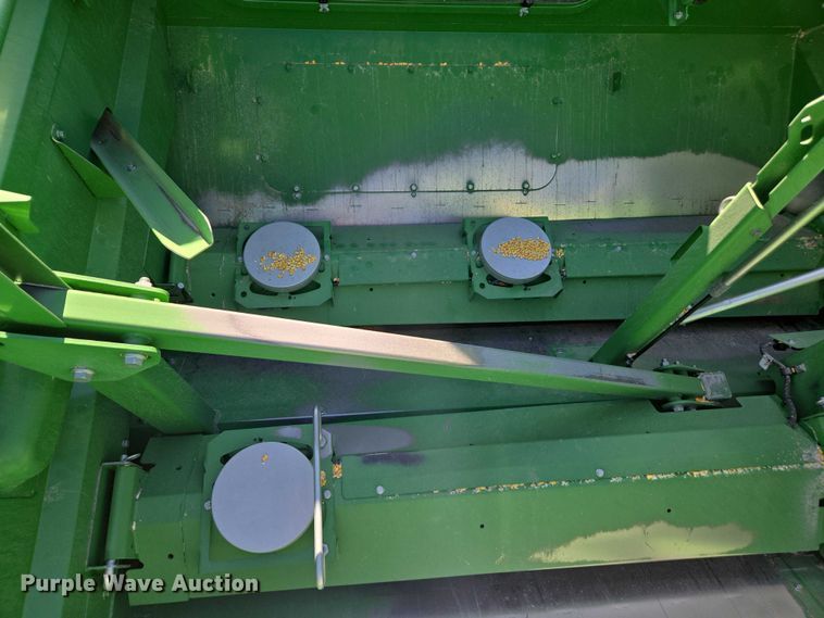 image for item DT4550 2022 John Deere S770 STS combine