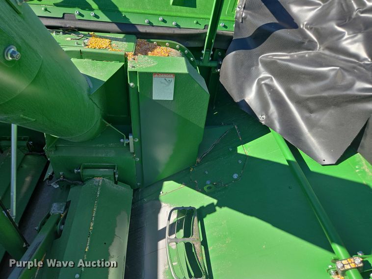 image for item DT4550 2022 John Deere S770 STS combine