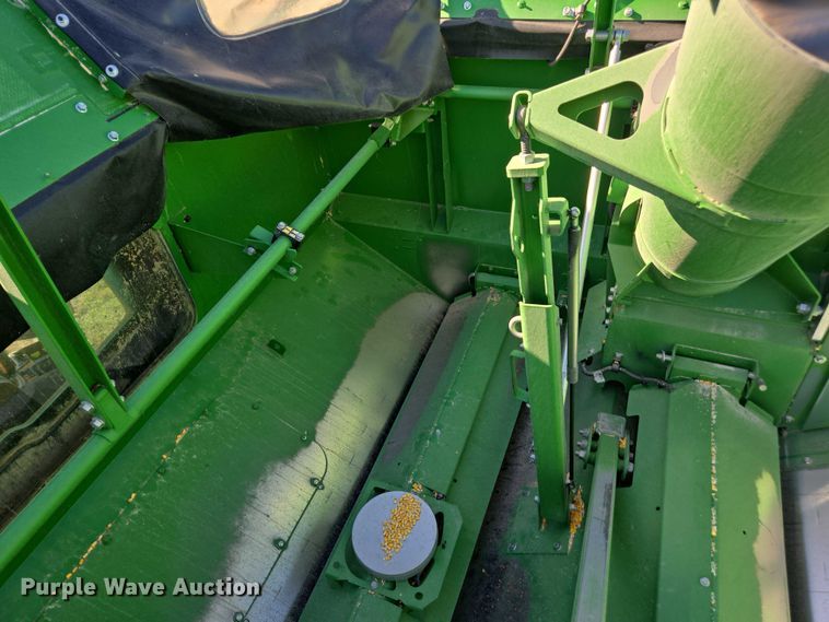 image for item DT4550 2022 John Deere S770 STS combine